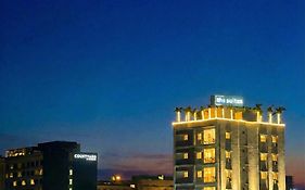 Ths Suites - Luxurious 2 Bhk Ac Apartments With Tirumala Views - Near Marriott, Taj And Itc 5 Star Hotels - Walkable To Ps4, A2B, Orion, Starbucks Cafes - Close To Thiruchanur And Alipiri Flyover